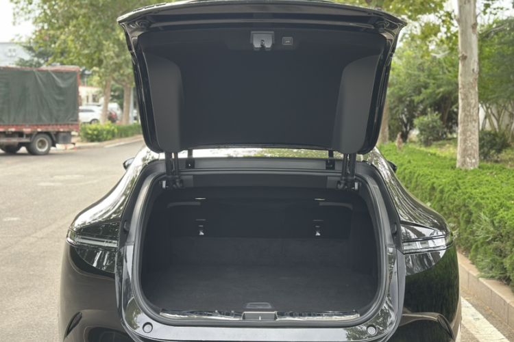 Used  12 2025 Ultra Extended-Range Edition
