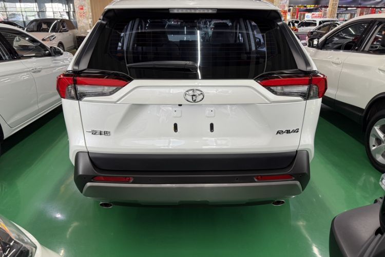 Used Toyota RAV4 2023 2.0L CVT Two-Wheel Drive Fashion Plus Edition
