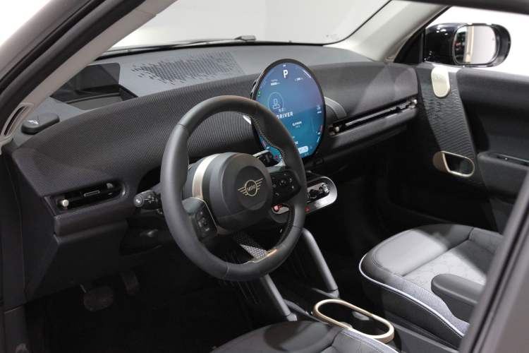 Used  Electric MINI COOPER 2024 452km COOPER SE Artist
