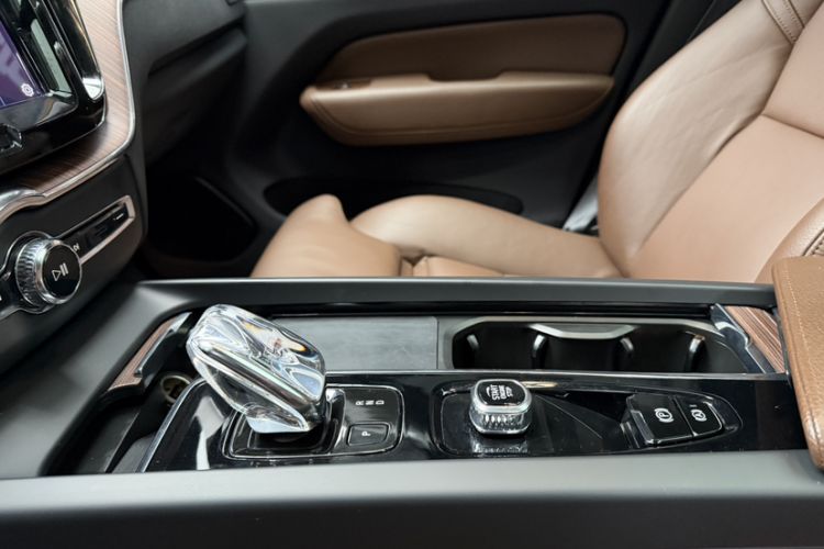 Used Volvo XC60 2022 B5 4x4 Smart Luxury Edition
