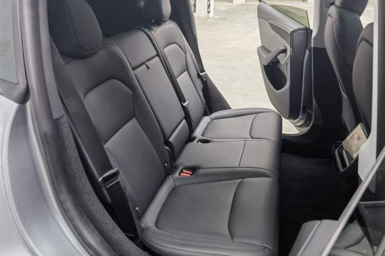 Used Tesla Model Y 2025 Rear-Wheel-Drive Version