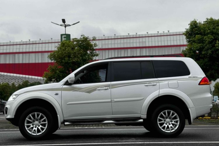 Used Mitsubishi Pajero Sport 2013 3.0L Automatic Two-Wheel Drive Luxury Edition