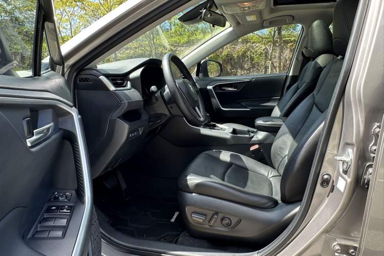 Used Toyota RAV4 2021 2.0L CVT Two-Wheel Drive Fashion Edition
