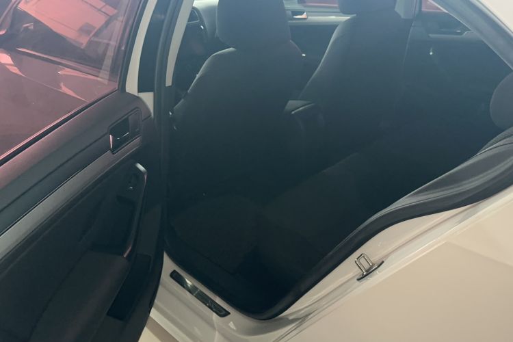 Used Volkswagen Sagitar 2018 1.6L Automatic Fashion Model