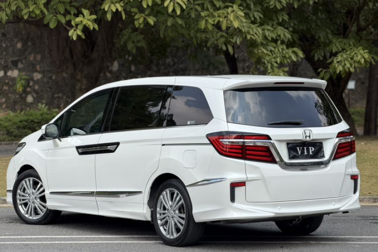 Used Honda Elysion 2016 2.4L Classic Edition
