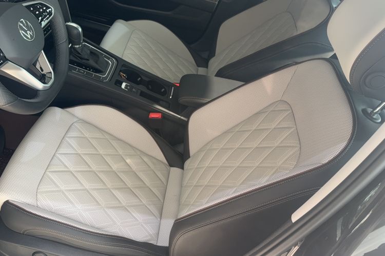 Used Volkswagen Magotan 2025 Revised Version Zhongxiang Edition 330TSI DSG Luxury Trim