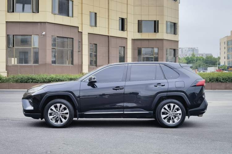 Used Toyota Wildlander 2022 2.0L CVT 4x4 Luxury PLUS Edition