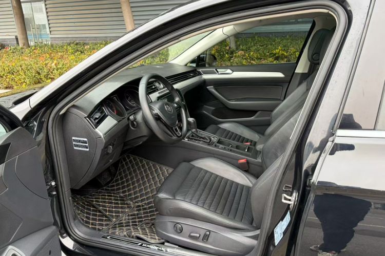 Used Volkswagen Magotan 2017 330TSI DSG Leading Model
