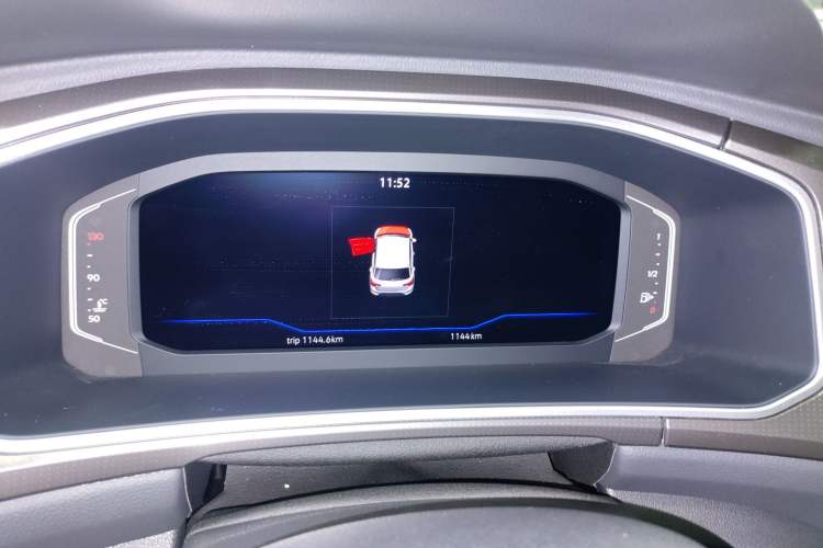 Used Volkswagen T-ROC 2024 300TSI DSG Two-Wheel-Drive Chen Guang Edition
