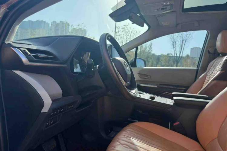 Used Toyota Sienna 2023 2.5L Hybrid Comfort Edition
