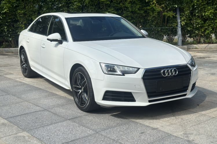Used Audi A4L 2017 40 TFSI Ambition Edition
