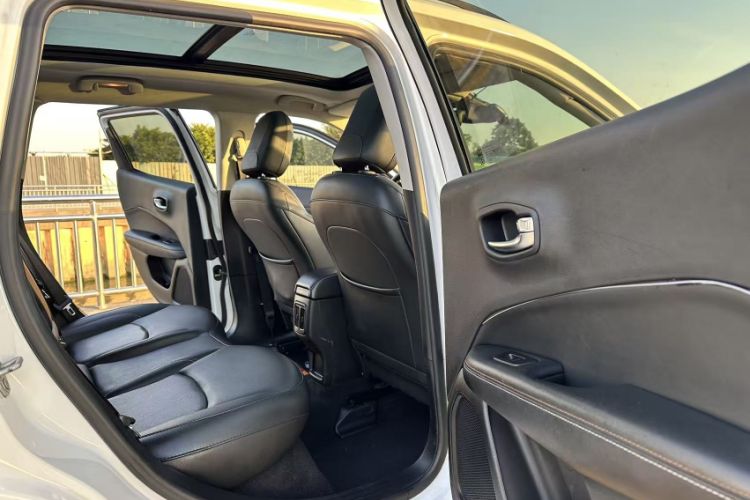 Used  Compass 2017 200T Automatic Family Edition
