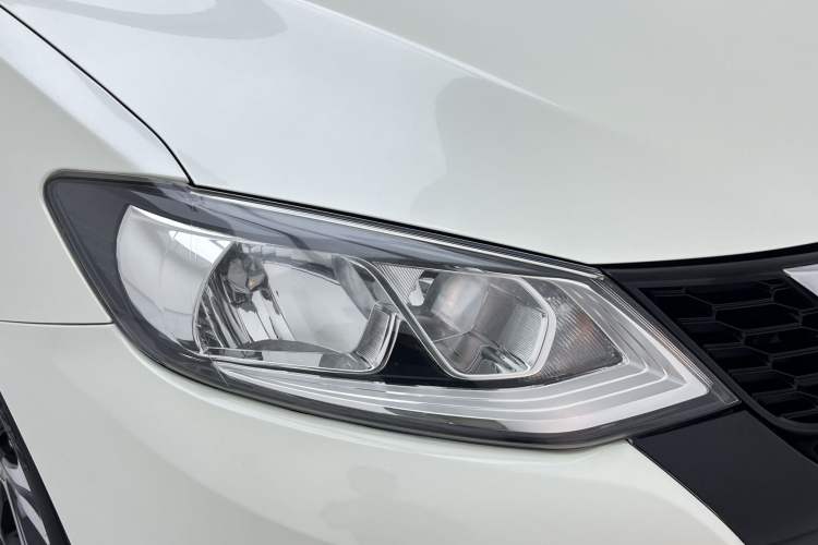 Used Nissan Tiida 2019 1.6L CVT Smart Drive Version China VI Standard