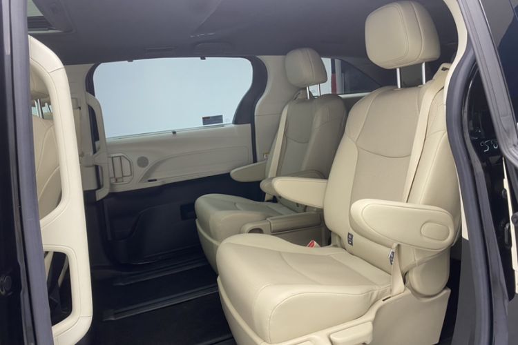 Used Toyota Sienna 2021 2.5L Hybrid Luxury Edition
