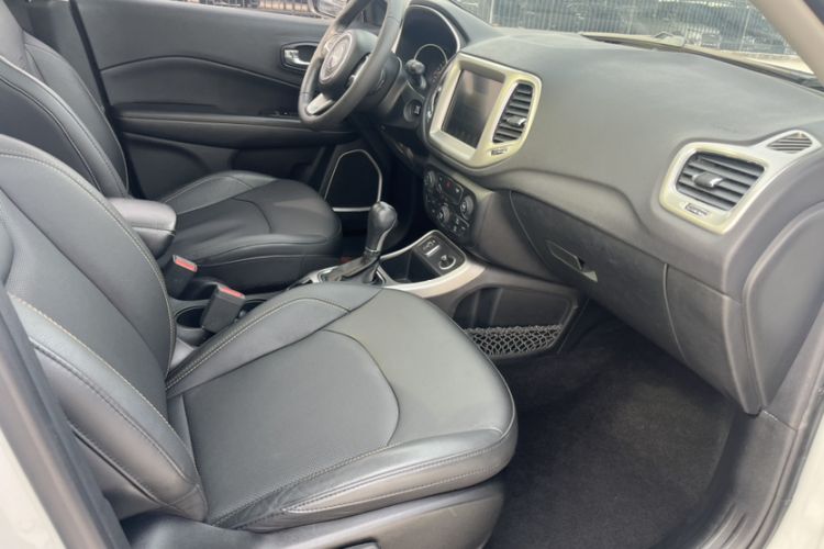 Used  Compass 2017 200T Automatic Family Edition
