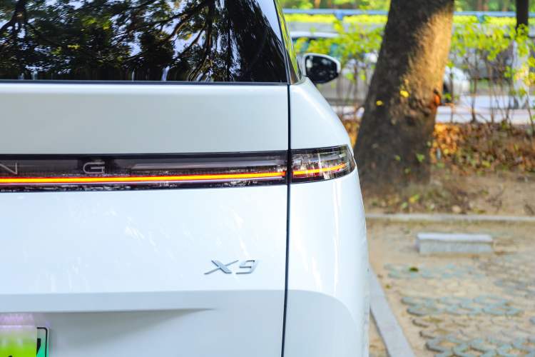 Used XPeng X9 2024 702 Ultra-Long Range Pro
