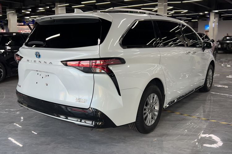 Used Toyota Sienna 2021 2.5L Hybrid Premium Edition
