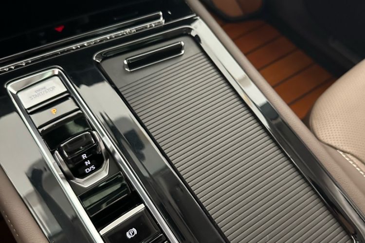 Used Volkswagen Viloran 2022 380TSI Luxury Edition
