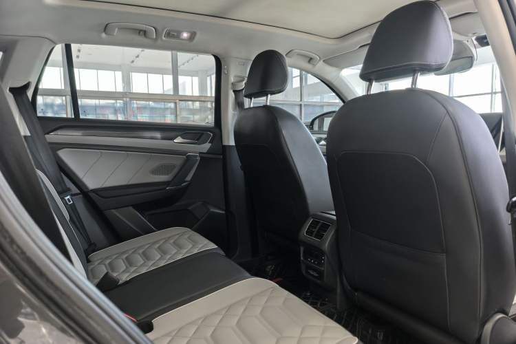 Used Volkswagen Tayron 2023 280TSI Two-Wheel-Drive Luxury Plus Advanced Version
