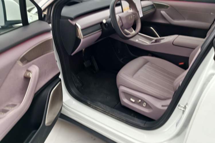 Used ONVO L60 2024 60 kWh Rear-Drive Version
