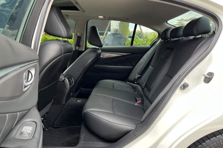 Used Infiniti Q50L 2018 2.0T Enjoyment Version China VI Standard
