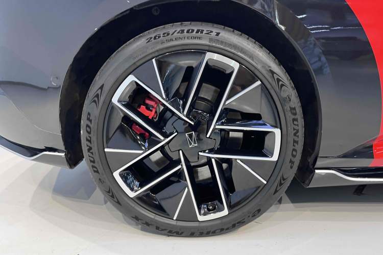 Used  12 2024 Updated Version 700 Three-Laser Rear-Wheel Drive Luxury Edition
