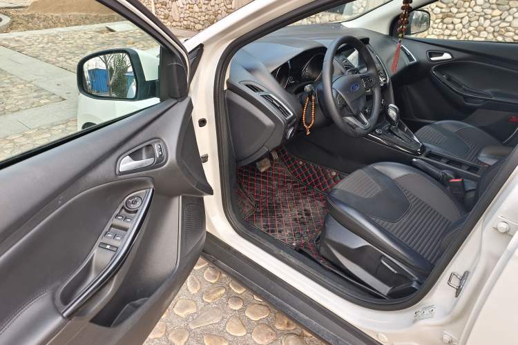 Used Ford Focus 2018 Hatchback Classic 1.6L Automatic Trendy SmartDrive Edition