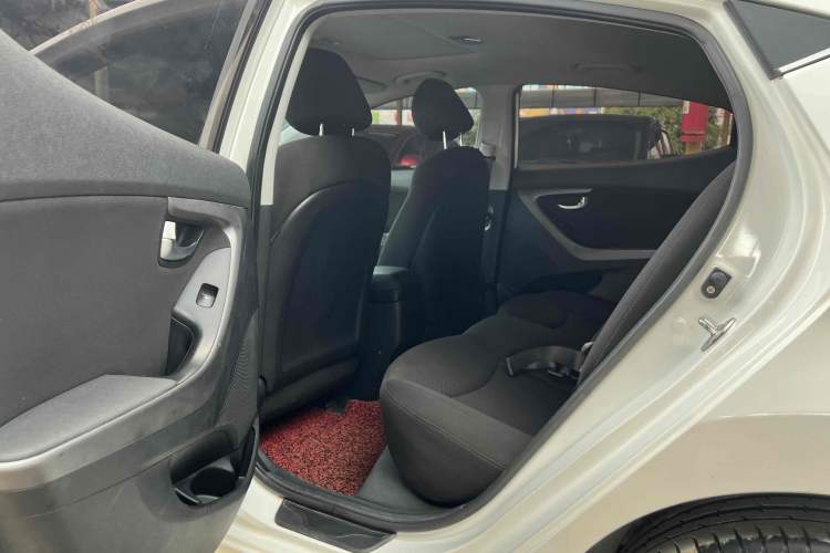 Used Hyundai Elantra 2015 1.6L Automatic Leading Model
