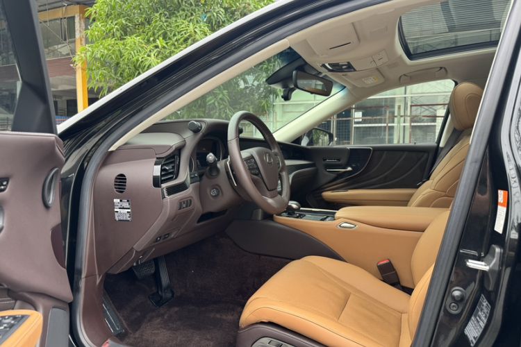 Used Lexus LS 2020 500h Excellence Edition China VI standard