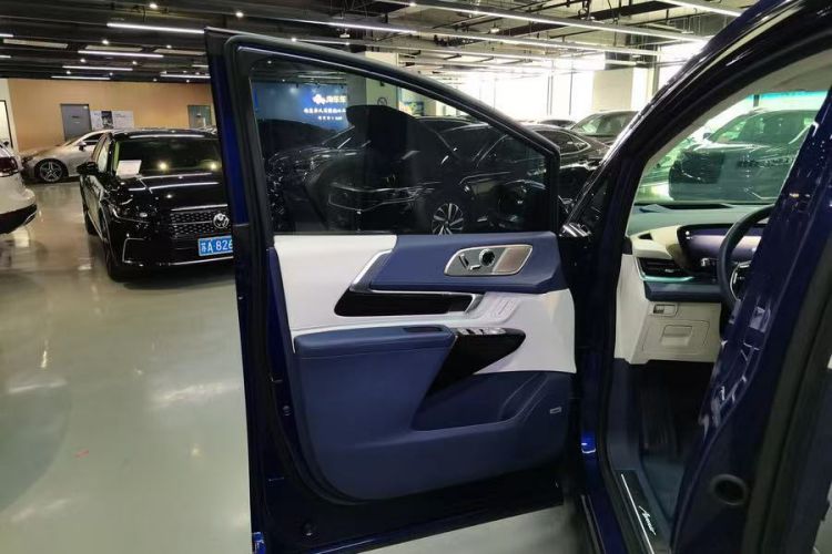 Used Buick Century 2023 2.0T Six-Seater Yinshi Edition
