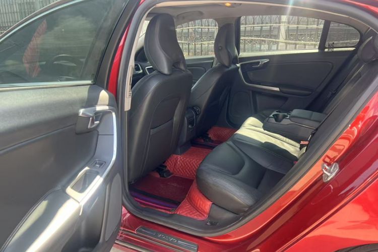 Used Volvo S60 2015 S60L 2.0T Zhiyuan Edition
