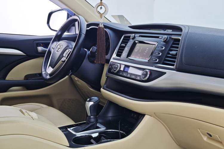 Used Toyota Highlander 2018 2.0T Four-Wheel Drive Luxury Edition 7 Seats China V Emission Standard
