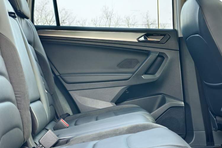 Used Volkswagen Tiguan L 2019 Revised 330TSI Automatic Two-Wheel Drive Smart & Luxury Edition China VI Standard