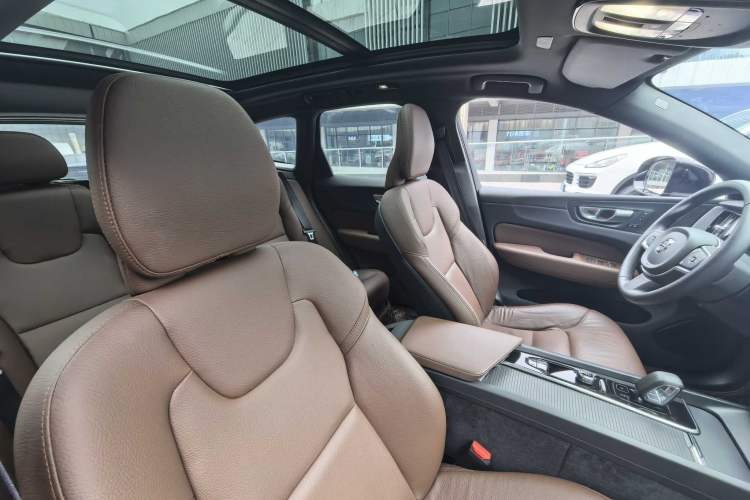 Used Volvo XC60 2025 B5 4x4 Smart Luxury Edition