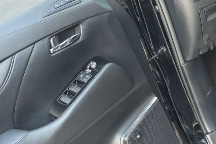 Used Toyota Vellfire 2023 Crown Dual-Engine 2.5L HV Prestige Edition
