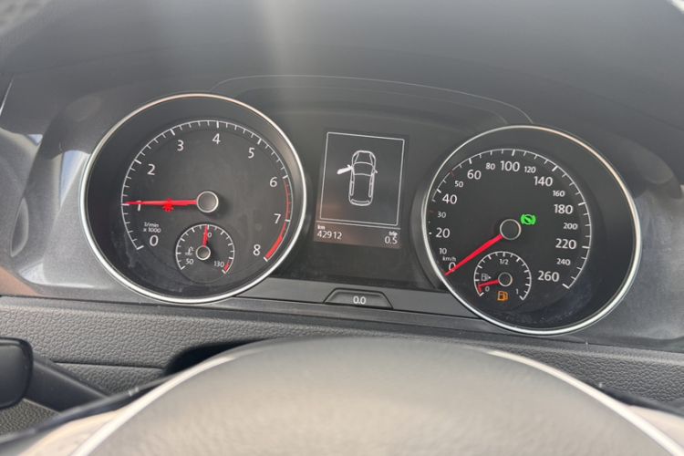 Used Volkswagen Golf 2017 1.6L Automatic Comfort Million-Vehicle Anniversary Edition
