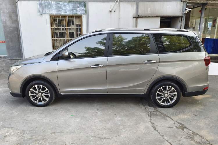 Used Baojun 730 2019 1.5T CVT Fashion Model 7 Seats China V Emission Standard