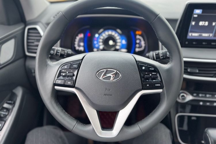 Used Hyundai Tucson 2019 280TGDi Dual-Clutch Two-Wheel Drive Fashion Edition China VI Standard