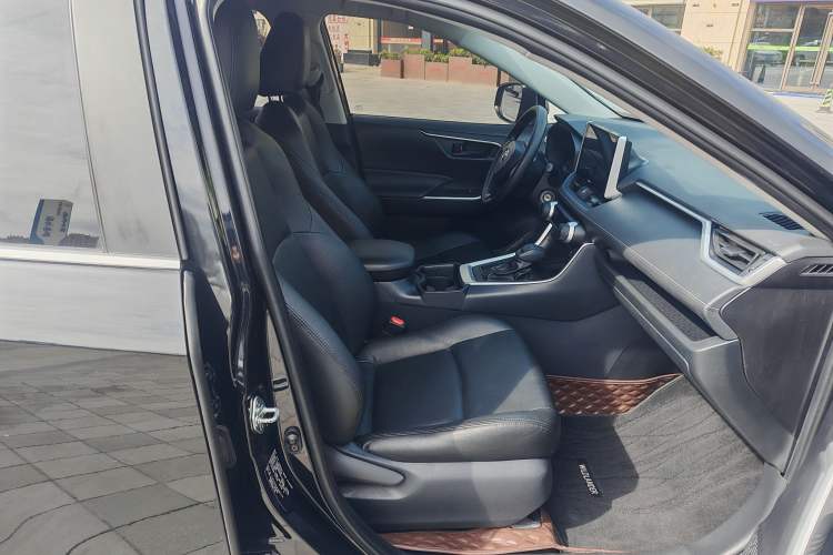 Used Toyota Wildlander 2022 Updated Version 2.0L CVT Two-Wheel Drive Leading Edition
