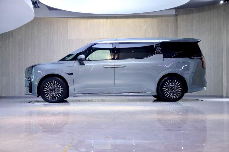 Used Zeekr 009 2024 Six-Seat Executive Version 4WD 140 kWh
