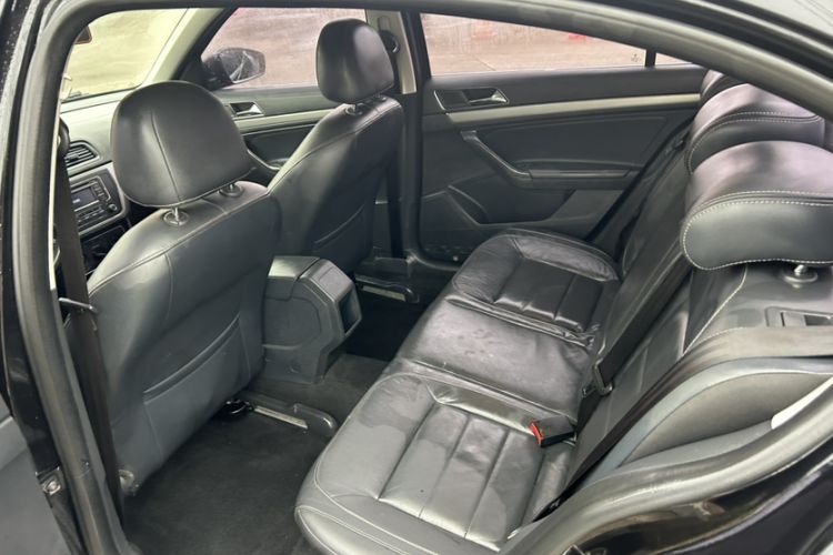 Used Volkswagen Lavida 2015 1.6L Manual Comfort Edition
