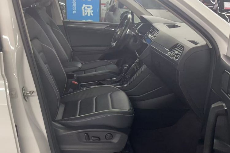 Used Volkswagen Tiguan L 2019 Restyled 330TSI Automatic Two-Wheel Drive R-Line Flagship Version China VI Standard
