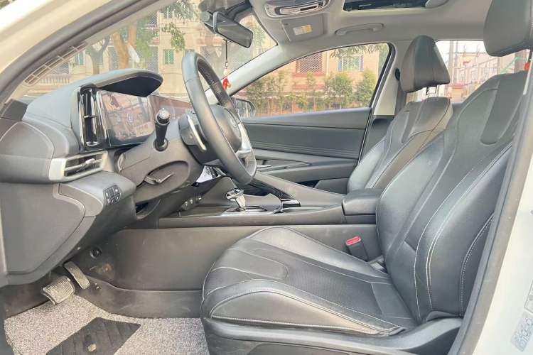 Used Hyundai Elantra 2022 1.5L CVT LUX Prestige Edition
