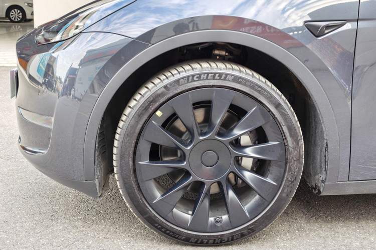 Used Tesla Model Y 2024 Long-Range All-Wheel-Drive Version
