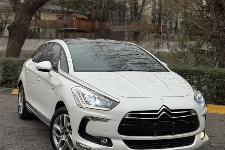 Used  5 2013 1.6T Elegant Edition THP200
