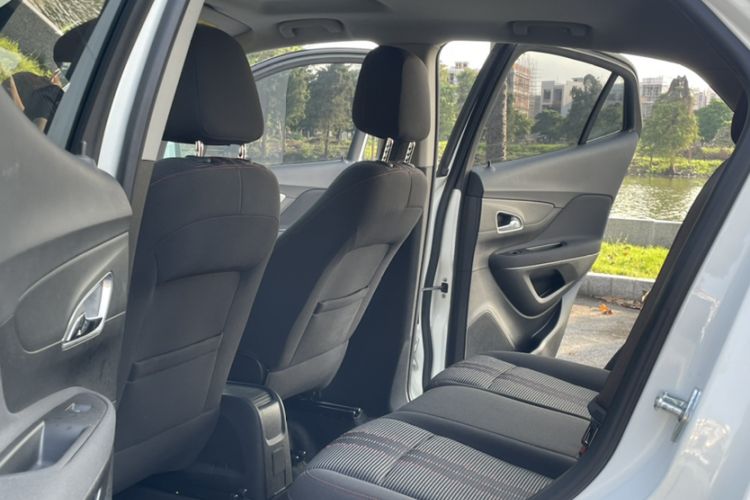 Used Buick Encore 2015 1.4T Automatic Two-Wheel Drive Urban Elite Version
