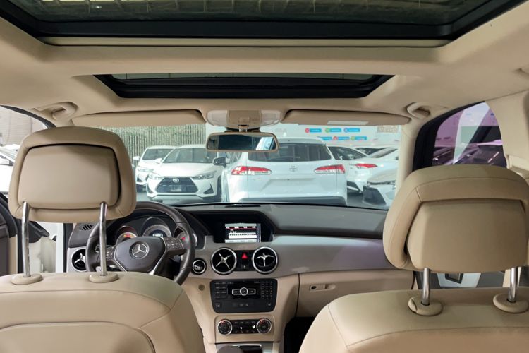 Used Mercedes-Benz GLK-Class 2013 GLK 300 4MATIC Dynamic Sunroof Model
