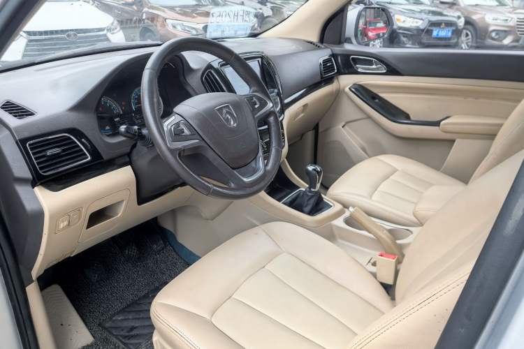 Used Baojun 730 2014 1.5L Manual Luxury Navigation ESP Version 7 Seats
