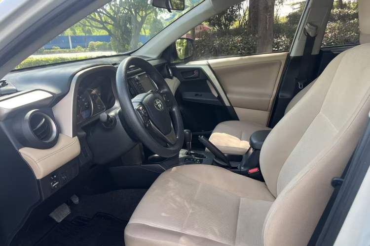 Used Toyota RAV4 2015 2.0L CVT Two-Wheel Drive Fashion Edition