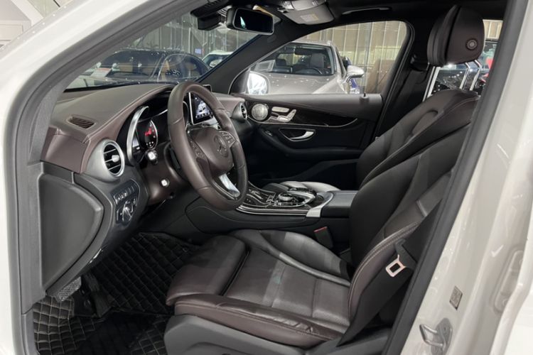 Used Mercedes-Benz GLC 2018 Facelift GLC 260 4MATIC Luxury Edition
